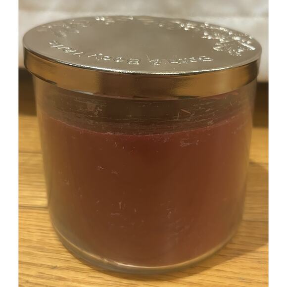 New Bath & Body Works The Perfect Christmas 14.5 oz Candle - Picture 3 of 7